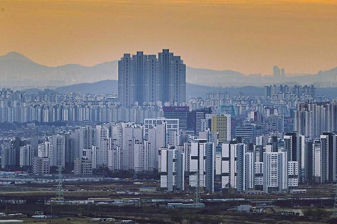 경기도 파주시 접경지역에서 바라본 일산 신도시. [연합]