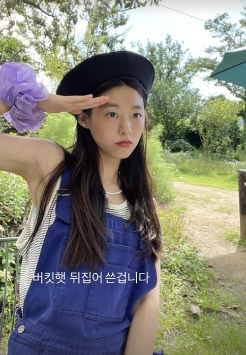Seolhyun has revealed his playful routine.Seolhyun posted several photos on August 28 with his article It is not a captain hat, it is a bucket hat.In the open photo, Seolhyun poses in various poses against the background of the green forest.Showing off her cute charm with striped sleeveless tees and suspender pants, Seolhyun pranked as she pretended to salute while wearing a bucket hat over her head.In another photo, Seolhyun laughed as he imitated the pose of following Ban Yoon-hee, which Ahn Yoo-jin showed at TVN entertainment program Earth Entertainment Room.The beauty of Seolhyun, which makes everyday life like a picture, is also outstanding.Seolhyun played Doa Hee, a hot-blooded police officer who keeps the neighborhood in the TVN drama The Murderers Shopping List, which ended in June, and a man who loved only 20 years.