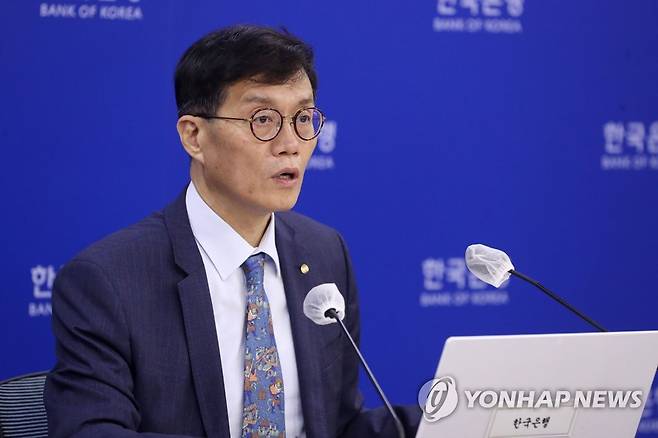 이창용 한은총재 "인플레 계속 5% 훨씬 넘으면 물가안정 우선"  [사진공동취재단]