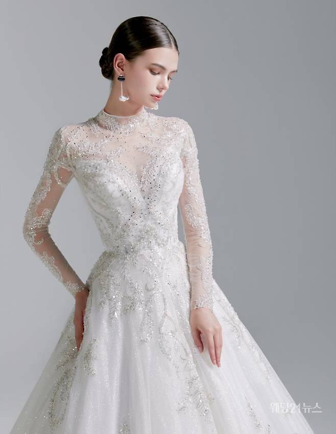 사진 : 웨딩드레스 아벨바이케이, 포토그래퍼 박정현, 디렉터 스타일818 이현정, 헤어 & 메이크업 메컵진, 모델 이라