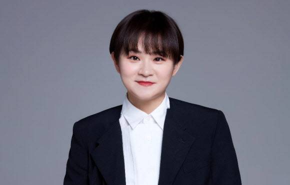 - 방송인 김신영