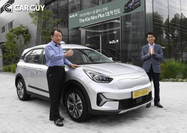 기아, '니로 플러스' 1호차 인도
