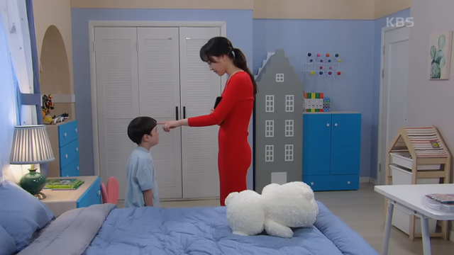 KBS2TV 일일드라마 '황금가면'이 반복적으로 아동학대 장면을 내보냈다가 제재 위기에 처했다. KBS 드라마 유튜브 캡처