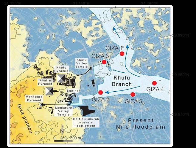 기자 피라미드(쿠푸, 카프레, 멘카우레)와 쿠푸 지류 위치