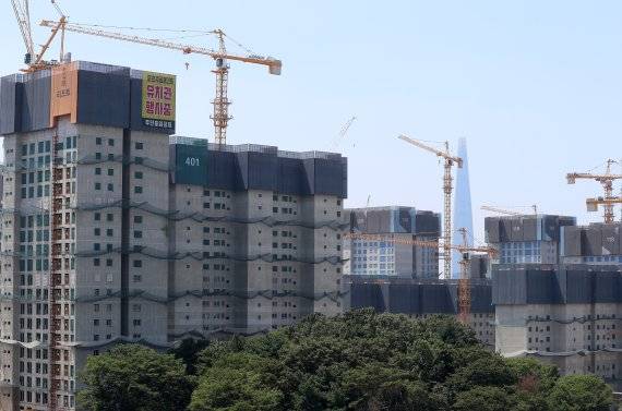 서울 강동구 둔촌주공 재건축 현장 /뉴시스