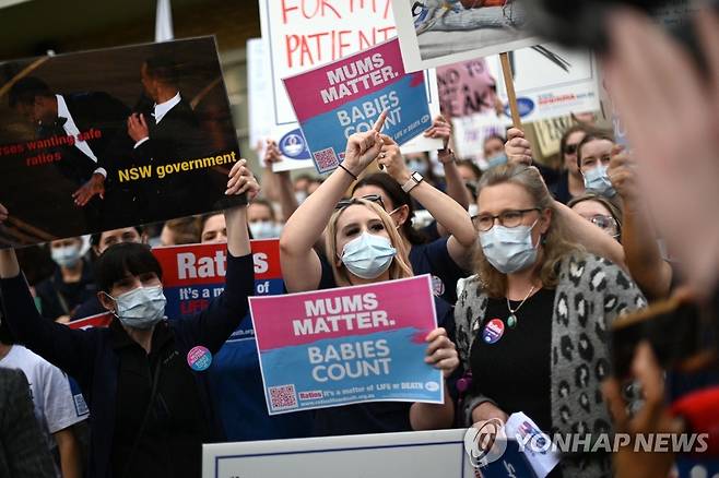 1일 호주 뉴사우스웨일스에서 간호사와 조산사가 처우 개선을 요구하고 있다. [AFP 연합뉴스 자료사진. 재판매 및 DB 금지]