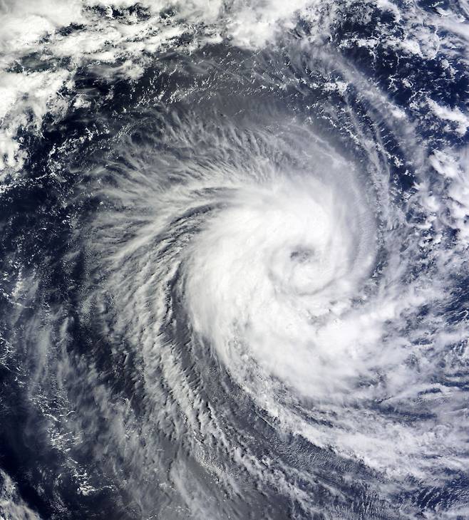 ©pixabay 자료사진 ;  2022년 태풍 11호 힌남노의 예상경로, 현재위치 등 기상특보 포함