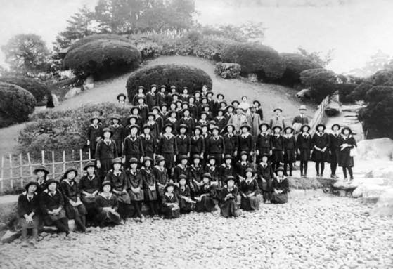 소풍 나온 개척여숙의 일본인 개척단원. [사진 김명호]