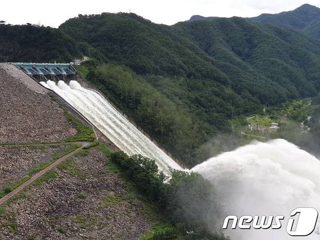 수문 연 소양강댐(뉴스1 DB)