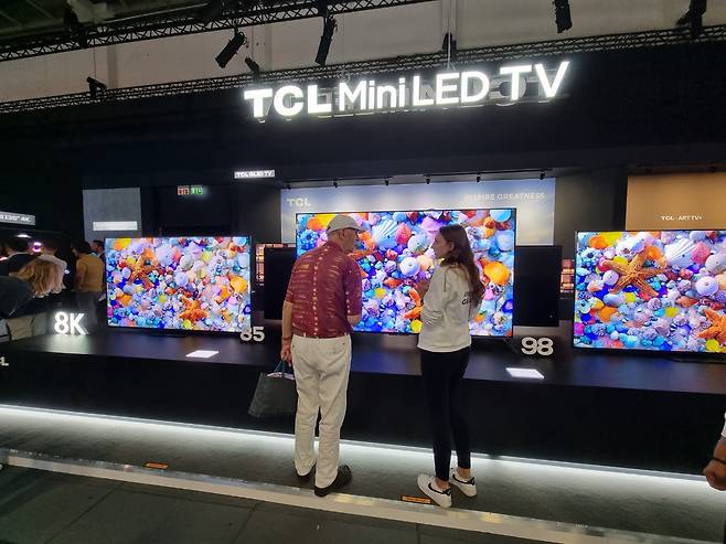 'IFA 2022'에서 TCL이 공개한 미니 LED TV 모습. 김지헌 기자.