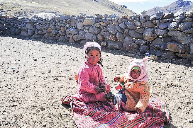 고개를 넘어 산타페로 가던 길목에서 만난 유목민 가족. 자연적인 삶 그대로다.