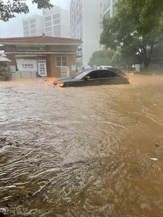 ⑥경북 포항 인덕동 아파트단지 지상도 물바다로 변했다.