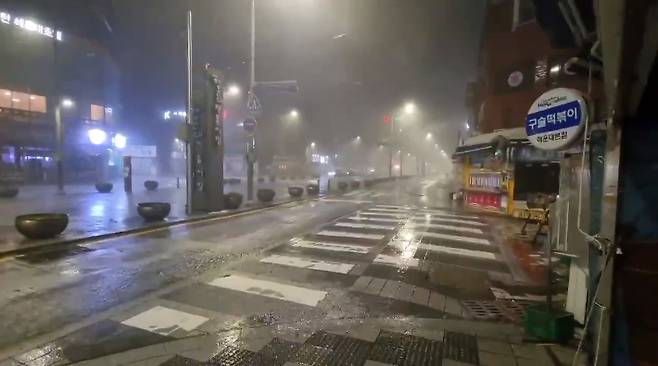 태풍 '힌남노'가 지나가는 부산 해운대. 정영근 부산해운대시장상인회장 제공.