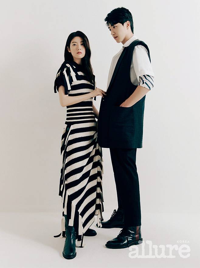 Cable channel tvN weekend drama Little Women Nam Ji-hyun and Kang Hoon filmed a couple of pictures of the Natural Love couple.Fashion magazine Allure Korea released a picture of Nam Ji-hyun and Kang Hoon on the 6th.In the public picture, Nam Ji-hyun and Kanghoon show a perfect breathing by forming a comfortable atmosphere like Friend who has known for a long time.The breath of the two of them comes out through the picture.In an interview with the pictorial, Nam Ji-hyun said, I think Jongho Character itself is very attractive.I was reading with Kang Hoon and thought, Oh, thats really good. I was kind, but not feeling, and plain.He is tall and white, and he is a man who is quiet and strong, and he is a steady person, and he thinks that it is the person who changes through the incident. Kang Hoon also said, Nam Ji-hyun was so good at the first impression, and it is not the presidential election. So in fact, I can not even look at it.A good person who takes much care while shooting.When I look at Nam Ji-hyun, I think I can be a friend who can talk a lot with a person with the same job for a long time.So I wanted to be able to love the people more. Little Women is broadcast every Saturday and Sunday at 9:10 pm, drawing stories of three poor but friendly sisters confronting the richest and most powerful family in Korea.Nam Ji-hyun and Kang Hoons couple interviews can be found in the September issue of Allure Korea.