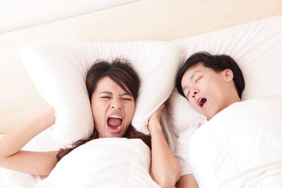 코를 심하게 고는 사람은 암 발병 위험이 높을 수 있다. [사진=게티이미지뱅크]