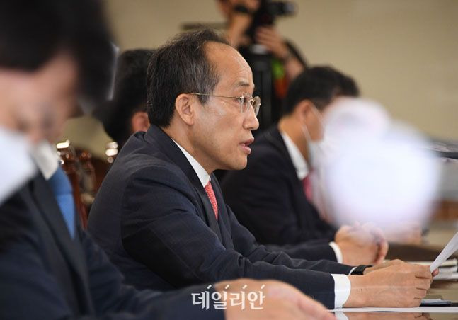 추경호 경제부총리 겸 기획재정부 장관이 지난 5일 열린 비상거시경제금융회의에서 발언하고 있다. ⓒ기획재정부