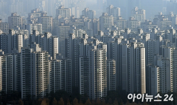 서울 강남구 삼성동 파르나스 타워에서 바라본 잠실 아파트 전경. [사진=김성진 기자]