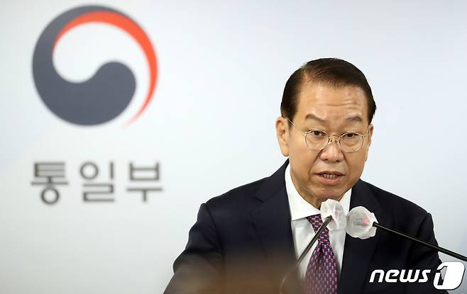 권영세 통일부 장관이 8일 오전 서울 종로구 세종대로 정부서울청사에서 남북당국 간 회담을 개최해 이산가족 문제 논의할 것을 북한당국에 공개적으로 제의하고 있다. 2022.9.8/뉴스1 ⓒ News1 김명섭 기자