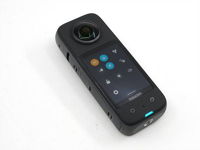 인스타360 X3 본체. 출처 = IT동아