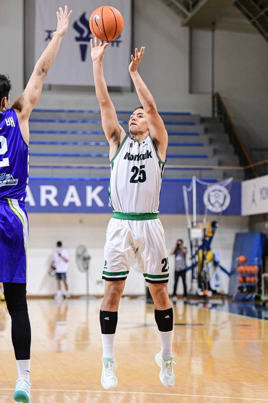 최승빈은 내년에도 건국대 골밑을 지킨다. 프레디와 함께 트윈 타워를 갖춰 또 한 번 챔피언결정전 진출을 꿈꾸고 있다. 사진=대학농구연맹 제공