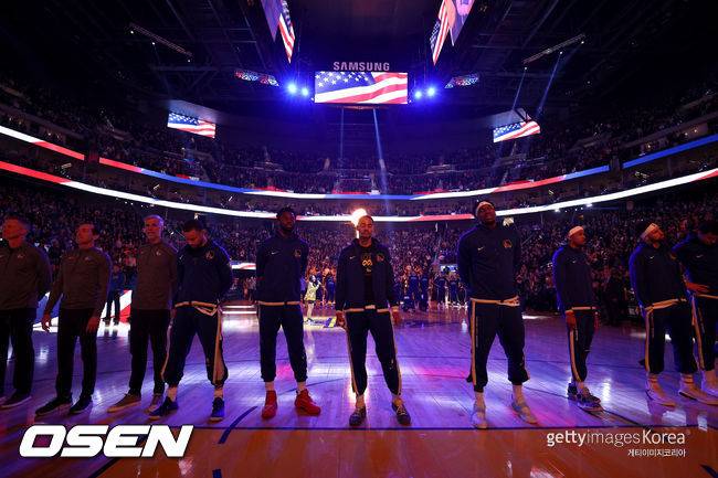 [사진] 체이스 센터 내부 사진. 골든스테이트 워리어스 선수들이 경기 전 몸을 풀고 있다. /ⓒGettyimages(무단전재 및 재배포 금지)