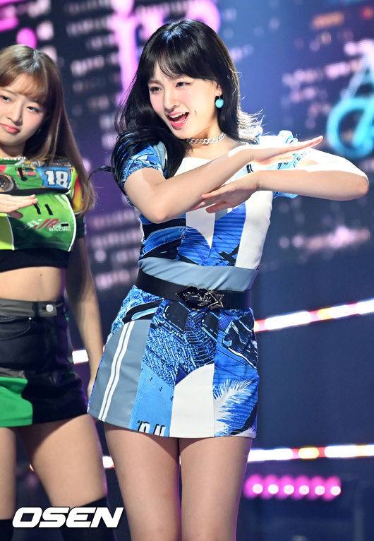 [OSEN=고양,민경훈 기자] 7일 오후 경기도 고양시 일산동구 MBC 드림센터에서 MBC M ‘Show! Champion(쇼! 챔피언)’ 생방송이 진행됐다.가수 아이브(IVE) 리즈가 화려한 무대를 선보이고 있다. 2022.09.07 / rumi@osen.co.kr