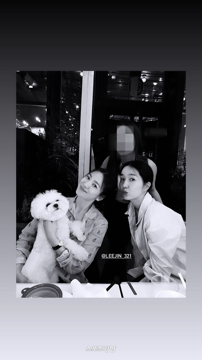 송혜교 SNS 캡처