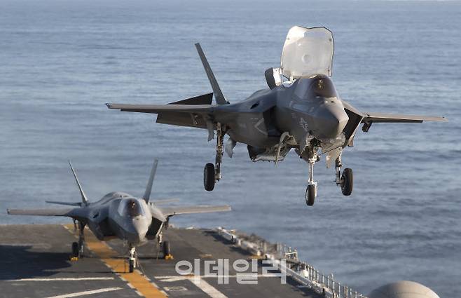 미 강습상륙함 USS 아메리카에서 F-35B 수직이착륙 스텔스 전투기들이 훈련하고 있다. (사진=록히드마틴 홈페이지)