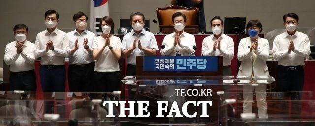 더불어민주당이 지명직 최고위원 2명 임명을 발표하며 최고위 구성을 마쳤다. '친명'계 인사들이 대부분을 차지한 것을 두고 '탕평'책이 없다는 비판이 나왔다. /이새롬 기자