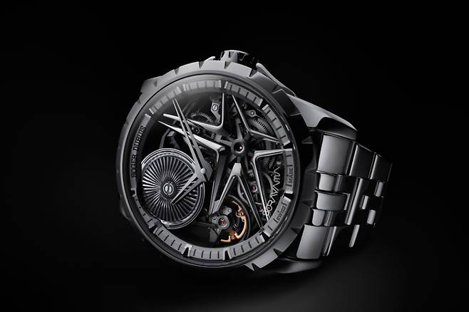 사진: 로저 드뷔(ROGER DUBUIS) '엑스칼리버 소라야마 모노밸런시어 (Excalibur Sorayama MB)' 컬렉션&nbsp;ⓒROGER DUBUIS