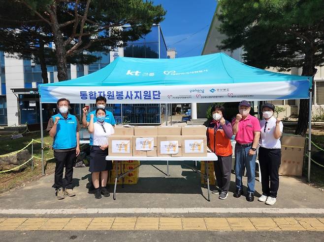 한국맥도날드가 이달 9일 태풍 힌남노로 큰 피해를 입은 경북 포항 지역의 복구 현장에 행복의 버거 총 2000인분을 전달했다고 12일 밝혔다.(한국맥도날드 제공)