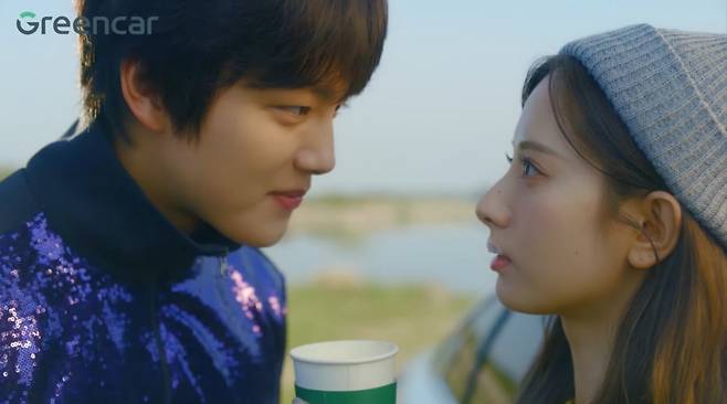 1년 전 그린카가 배우 여진구와 우주소녀 보나를 기용해 진행한 광고.[출처 그린카]