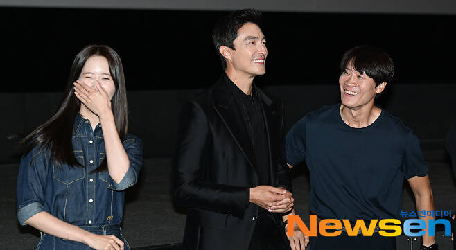 Actor Im Yuna, Daniel Henney and Jin Seon-kyu attend the stage greetings for the movie Confidential Assignment 2: International at CGV Wangsimni in Seongdong-gu, Seoul, on the afternoon of September 12.