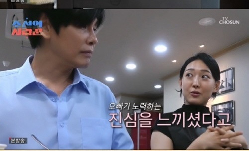 In a love worker of the Joson Dynasty, Choi Sung-kuk, the National Old Bachelor, first unveiled the GFriend of Beautiful looks and went to her first meal with her family.In the TV CHOSUN Chuseok Special Feature 2-part purity documentary a love worker of the Joson Dynasty, which aired on the 11th, Choi Sung-kuks GFriend, who prepares marriage, and his best friend, Seung-Hoon Lee PD, and cameraman, left for Busan to capture the first meeting with her family on camera.Choi Sung-kuk, who was informed of the late marriage news, wanted to reveal his marriage process authentically instead of the prejudices that people would have, so that the bride-to-be and the family would not be hurt.He said he fell in love with the bridge-to-be at first, not knowing the many Age differences, and seriously said, I decided to shoot this program because it would feel authentic if I showed the marriage process in video.As proof of that, Choi Sung-kuk was very careful, saying, GFriend is allowed to see his parents in six months after trying to reassure his parents because of the movie and my image in entertainment.Choi Sung-kuk was stiff until just before he went, saying, What is natural?Choi Sung-kuk went out of the way to listen to all kinds of teasing from his brother Jigi Busan, who introduced GFriend, and wandered to the road with tension.But after a meal with GFriends family safely, Choi Sung-kuk took the attention of his brother Busan and the PD, Seung-Hoon Lee, who were closely watching him with his father-in-law.Choi Sung-kuk, who returned to the car, sighed and said, This is the hardest thing to live.Choi Sung-kuk then released the tension with a surprise gift ceremony and said that he had finished his first meeting with a cheerful atmosphere.But Busans brother said, It is not all permission to say that the atmosphere was good. After the time, when the GFriend did not contact me, Choi Sung-kuks worries grew even bigger.From GFriend, only the text Im sitting and talking with my family came.Choi Sung-kuk, who felt unimpressed, wondered about the familys hearts, asking GFriend to have dinner together.GFriend, who was summoned again, said, My brother felt the sincerity of his efforts. He conveyed the hearts of his family who knew and cared about his efforts.Choi Sung-kuk was relieved, and the first step for marriage was successfully completed.Photo: TV Chosun Broadcasting Screen