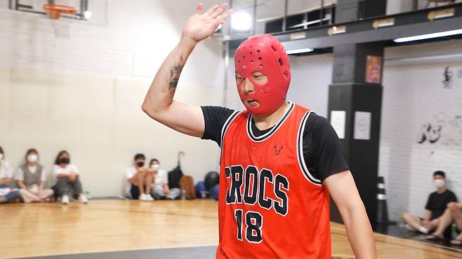 프로농구 선수와 1대1 6연전을 펼친 '크록스맨' 김현중 코치 [본인 제공. 재판매 및 DB금지]