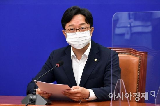 강병원 더불어민주당 최고위원이 2일 국회에서 열린 최고위원회의에 참석, 모두발언을 하고 있다./윤동주 기자 doso7@