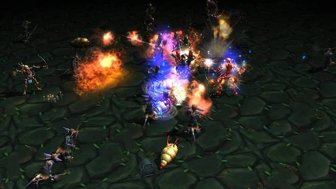 핵앤슬래시 액션과 아이템 파밍의 재미를 강조했다