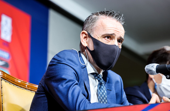 Head coach of the Korean men's national football team Paulo Bento speaks at a press conference at the Korea Football Association House in central Seoul on Tuesday. [YONHAP]