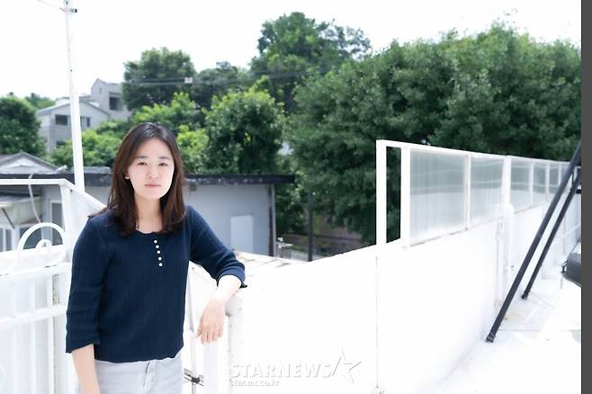 티빙 '환승연애2' 이진주 PD가 13일 진행된 온라인 라운드 인터뷰를 위해 포즈를 취하고 있다.  '환승연애2'는 다양한 이유로 이별한 커플들이 한 집에 모여 지나간 연애를 되짚고 새로운 인연을 마주하며 자신만의 사랑을 찾아가는 연애 리얼리티 프로그램이다. /사진=이동훈 기자 photoguy@