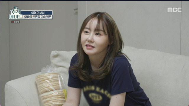 Lee Kyung-kyu showed her daughter Lee Ye Rim and tit-for-tat cute chemiOn MBC family mate broadcast on the 13th, Lee Kyung-kyu found Lee Ye Rims house.Lee Kyung-kyu decided to make a surprise visit to her daughter Yerimis honeymoon home, saying: I tried to go back in the middle, its too far.The purpose of my visit today is to see how I live when Ive been married for six months, and Im going to see what my husband is doing when he leaves.And I want to see my dog, Rungji. Lee Kyung-kyu greeted her daughter with a smile and greeted her with a fierce greeting.Lee Kyung-kyu, who gazes at Rung Ji, soothes the excited Rung Ji and turns to the sound of TV, a late-night ghost story, Lee Ye Rims favorite program.Lee Kyung-kyu grumbled, saying, You should see urban fisherman or dogs are great.After Kim Young-chan went out to training, Lee Ye Rim searched the refrigerator and Dindin said, Is not it a pack soju?Lee Ye Rim had breakfast with a sip of soy milk and there was only a sense of silence in the house.Lee Kyung-kyu, who was injured in the face when he was hit by a bag on a train, said, I think my nose has become a little pointed and Lee Ye Rim shivered I had a plastic surgery on the lid of the king.Lee Kyung-kyu said, I was squatting my nose because my condition was worse than I thought. Kim Jong Eun said, I did well with my dignity.Lee Ye Rim said, When Young Chan goes to the away game, he will take his first mouth off.Lee Ye Rim, who always had friends at Seoul, was the only friend in the Changwon station.Lee Kyung-kyu was worried about her daughters breakfast and was told she was eating as poorly as she thought.Lee Kyung-kyu checked the refrigerator and nagged while watching the courier piled up in the house.Lee Ye Rim, who recently became a cooker to Lee Yeon-bok, said, I think Im expecting it because I have Gyeongnam players who have seen the last broadcast.Lee Kyung-kyu said, You should come again soon, one more soul, a spouse to chefs such as Korean-style Japanese Italian.Lee Ye Rim said, If you are washing your hands in the bathroom, Young Chan is woven. Look at my back. Lee Kyung-kyu said, Im playing.Its all you have to do. Lee Kyung-kyu, who saw the courier service, said he would take a walk with his dog, Rungji.Lee Kyung-kyu admired the extension really good while watching his appearance.Lee Kyung-kyu asked to go with him, saying, Have you ever been to the 39th Division where Father was discharged? He also took a commemorative photo while watching the statue of the soldier together.Lee Kyung-kyu predicted the second round of the youth, saying, Father did the first round of the youth in Seoul, and today I will go to the place where my grandmother lived.Lee Kyung-kyu said, Once I got off at Changwon station, the land of the neighborhood was my land.If I did not trample my land at Changwon Station, I would not go anywhere. If I did not sell it then I would not walk like this. Lee Kyung-kyu and Lee Ye Rim, who decided to have a glass of shochu in the last minute, said, There is no except Friend in the hardest thing to live in Changwon station.I did not talk to anyone before Young Chan came. Father came and talked a lot today. Lee Kyung-kyu also lived in Busan as a soul in his youth.Lee Kyung-kyu said, At that time, I played in school and overcame my school life. When I studied at Japan, I did not speak Japan in the early days and did not go out for three months in the room.I studied Haru for 10 hours. I watched Japan TV all day long. 