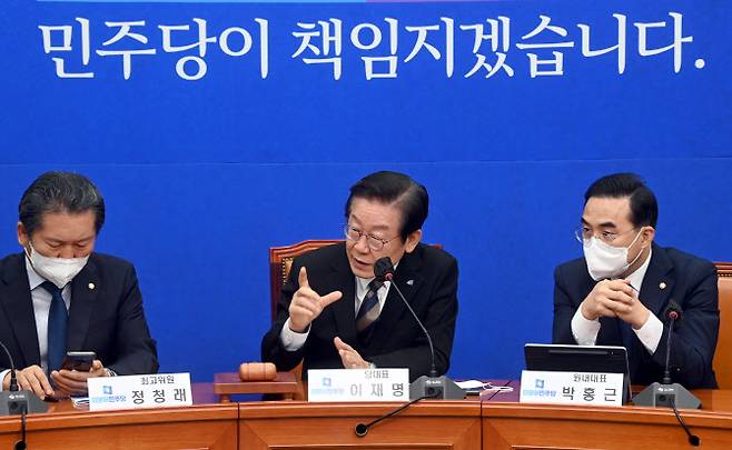 이재명(가운데) 더불어민주당 대표가 지난 14일 국회에서 열린 최고위원회의에서 발언하고 있다. (사진=연합뉴스)