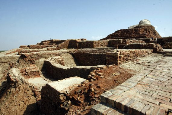 Ruins at Mohenjo Daro, a UNESCO World Heritage Site, in Mohenjo Daro, suffered damage from heavy rainfall, in Larkana District, of Sindh, Pakistan, Tuesday, Sept. 6, 2022. The rains now threaten the famed archeological site dating back 4,500 years. The flooding has not directly hit Mohenjo Daro but the record-breaking rains have inflicted damage on the ruins of the ancient city, said Ahsan Abbasi, the site's curator. (AP Photo/Fareed Khan) /뉴시스/AP /사진=뉴시스 외신화상