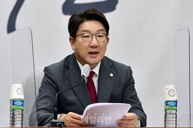 국민의힘 권성동 원내대표가 13일 서울 여의도 국회에서 열린 원내대책회의에서 발언을 하고 있다. (공동취재사진) ⓒ데일리안 박항구 기자