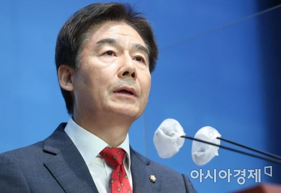 이용호 국민의힘 의원이 15일 국회 소통관에서 원내대표 출마 선언을 하고 있다./윤동주 기자 doso7@