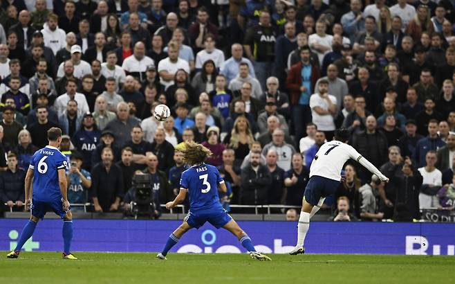 손흥민의 시즌 첫 골 장면. AP연합뉴스