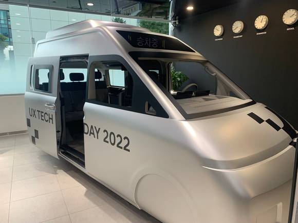 UX 스튜디오에 전시된 'PBV 엔지니어링 벅'의 외관 [사진=김종성 기자]