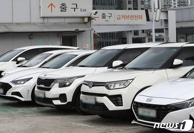 서울역 옥외주차장에 대기 중인 쏘카. 2022.8.22/뉴스1 ⓒ News1 이성철 기자