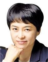 [최진숙 칼럼] 여왕의 70년, 어른의 정치