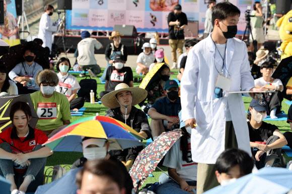 18일 오후 서울 잠수교에서 열린 2022 한강 멍때리기 대회 모습. 2022.9.18 연합뉴스