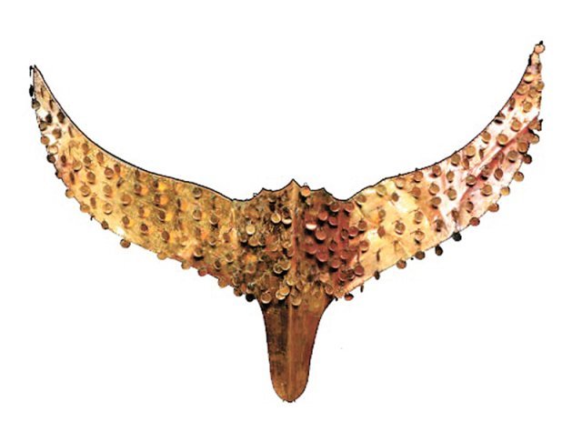 황남대총 남분(왕 무덤)에서 출토된 5세기 금제 관식(보물 제630호)으로 일명 조우관(鳥羽冠·새 날개 모양 관). 조우관은 원래 고구려인들이 선호했는데 신라로 건너오면서 지배층에서 위세를 상징하는 물품이 됐다. 국립경주박물관 제공